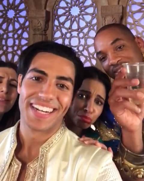 メナ・マスードのインスタグラム：「@willsmith always keeping us grounded. Throwback to Will’s last day on #Aladdin. Working with all these superstars (inside & out) will be something to cherish forever. Thank you for continuing to go out & supporting this film weekend after weekend 🙏🏽」