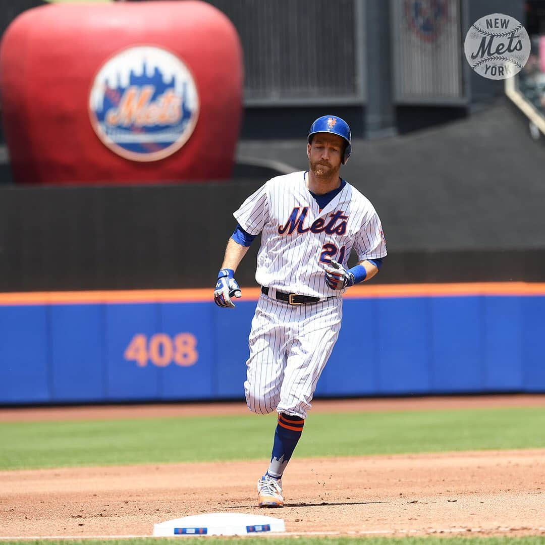 ニューヨーク・メッツさんのインスタグラム写真 - (ニューヨーク・メッツInstagram)「Come for the homer, stay for the bat flip. 🤙 #RaiseTheApple🍎 #Mets #LGM」6月10日 3時05分 - mets