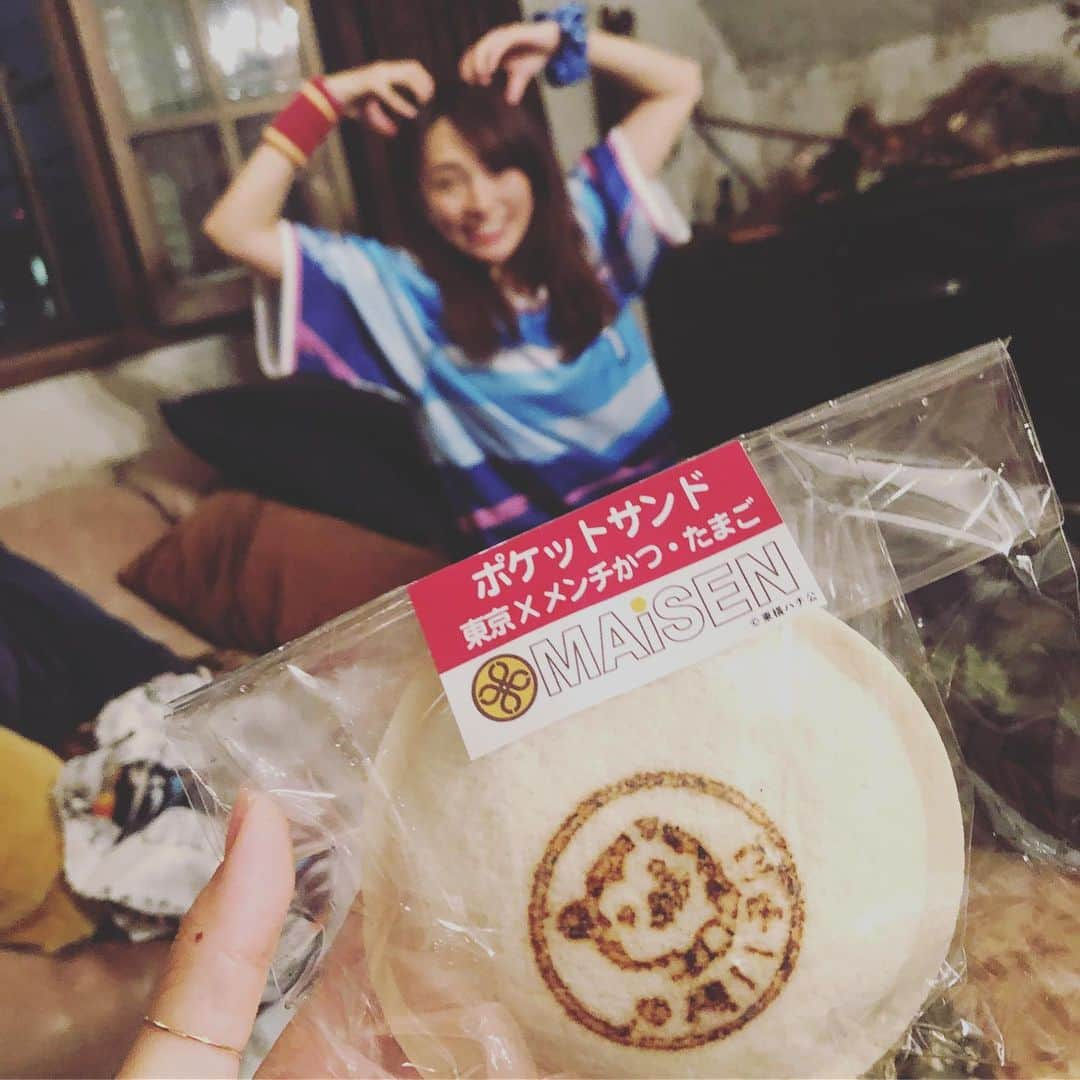 古田ちさこさんのインスタグラム写真 - (古田ちさこInstagram)「🦁🎏🐹🐯🐧〜♬ 今年初の野球女士配信⚾️ ご視聴、コメントいただき有難うございました🤗 来られないはずのふじもんも仕事後駆けつけ間に合い全員集合できちゃったミラクル✨ 交流戦の話、各応援チームの状況、オールスター誰選ばれた？選びたい？などなど話していたらあっという間の1時間でしたね💫 配信後は終電まで女子会でまた別のお楽しみタイム〜👯‍♀️❤︎ 配信スペースは今回、#スペースマーケット @spacemarketjp を利用しました⭐︎ 色んなレンタルスペースがある中から、アンティークでおしゃれな青山のスペース #アオGoburin を選んでみました。 wifiもあるし、飲食可なのでみんなで食べ物飲み物持ち寄り♡それがまたセンス良くって3150でした🐢 ・ 今年からは野球魂ブルペントーク、絶対野球宣言BaseBallLoversなどなど野球女士が色々な企画にレギュラーで呼んでもらうことが増えたことで配信はしていませんでした。ある意味結成当初から目指していた理想の形に近づいていたというところもあります。 でもやっぱり、私たちのノリでやっていく生配信は原点というか素直に楽しい❣️ これからもできる限りはやっていきたいって、古田はあらためて思いました😍 ・ #野球女士#野球女子#交流戦2019#オールスター2019#プロ野球2019#野球好きな人と繋がりたい#プロ野球好きな人と繋がりたい#野球女子と繋がりたい#まい泉#フルーツパーラータカノ#マクロビ派ビスケット#レディースユニフォーム #spacemarket#pr#コラボベース#goburinpark#外苑前#青山一丁目#レンタルスペース#レンタルスペース東京#レンタルスタジオ」6月10日 3時10分 - chisakofuruta