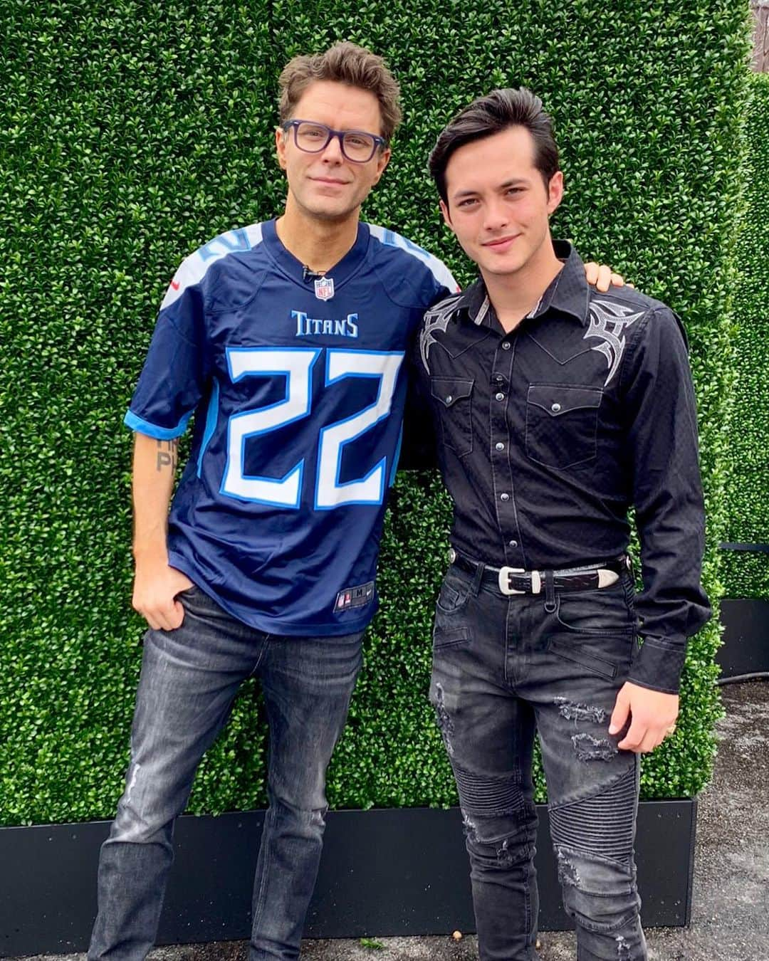 American Idolさんのインスタグラム写真 - (American IdolInstagram)「Happening NOW 🤩  @mrbobbybones chatting (and singing 😂) with our #AmericanIdol @thelainehardy! Stop by the ABC Summer Fun & Games tent now til 2p (4th & Broadway) for your chance to meet him ✨ #CMAfest」6月10日 3時12分 - americanidol