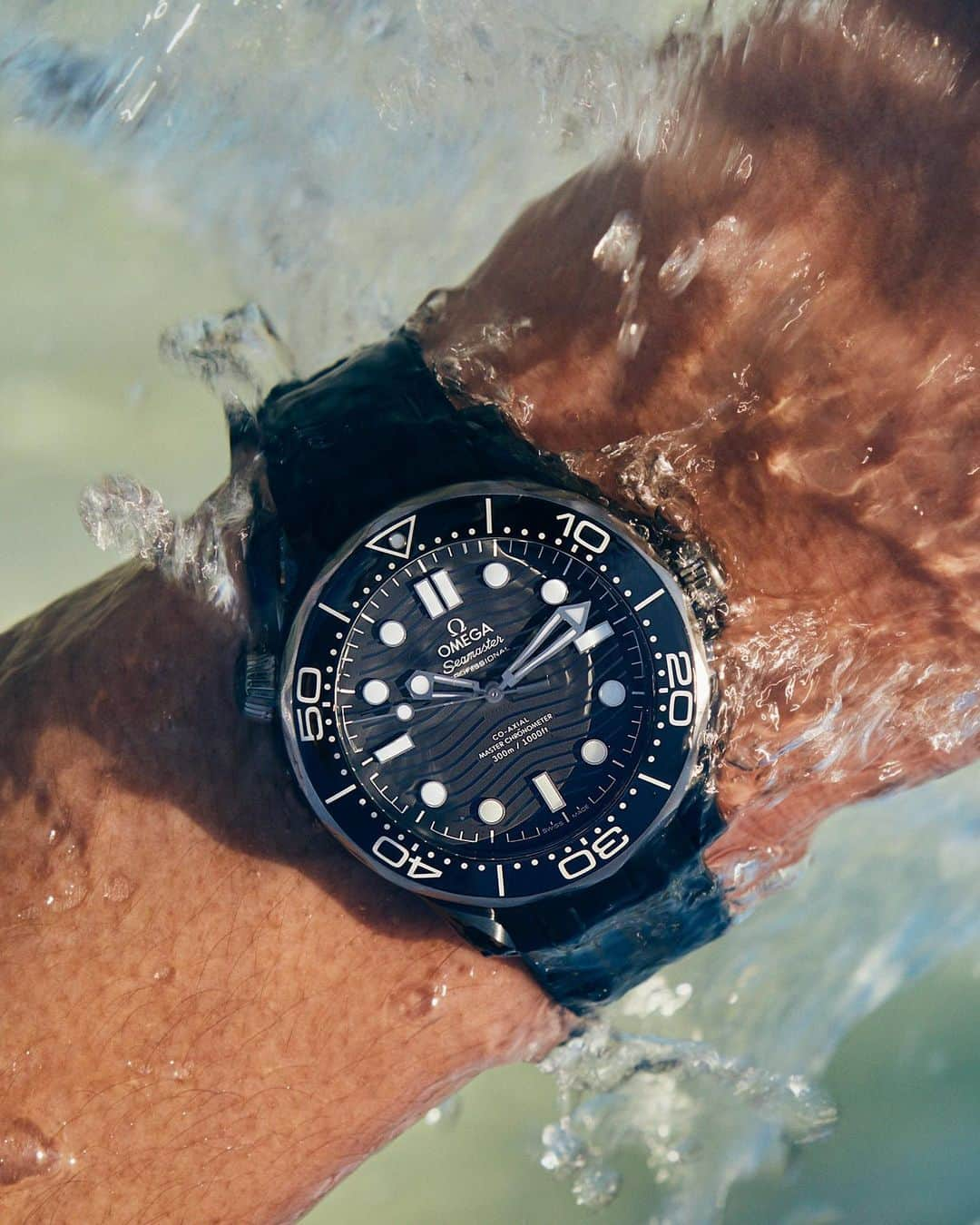 オメガさんのインスタグラム写真 - (オメガInstagram)「#Seamaster Shallow or deep, the Seamaster Diver 300M is ideal for any adventure.」6月10日 3時26分 - omega