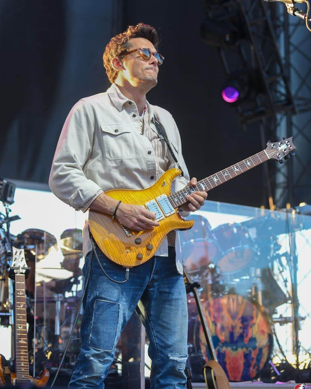 ジョン・メイヤーさんのインスタグラム写真 - (ジョン・メイヤーInstagram)「Two beautiful shows at The Gorge. There’s a gentleness inside of this band now, a kind of synchronized thinking we’ve picked up over these past few years together. This is rewarding stuff. ⚡️💀🌹⚡️ (📷: Katie Friesema)」6月10日 3時24分 - johnmayer