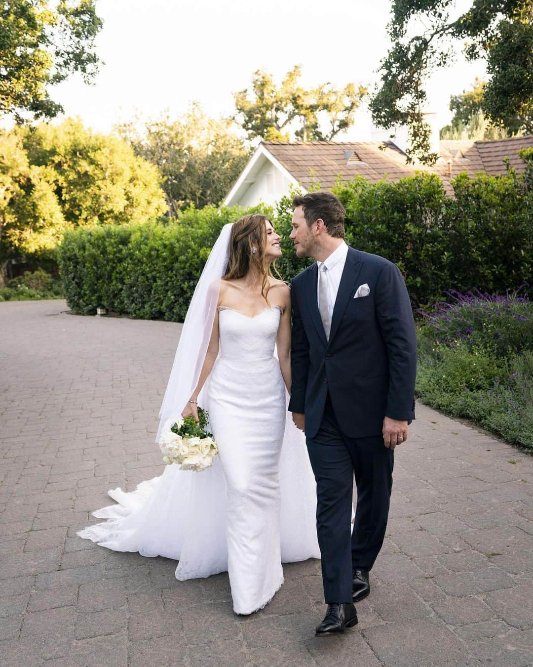 クリス・プラットさんのインスタグラム写真 - (クリス・プラットInstagram)「Yesterday was the best day of our lives! We became husband and wife in front of God, our families and those we love.  It was intimate, moving and emotional. We feel so blessed to begin this new chapter of our lives. We are so thankful to our families and our friends who stood with us and grateful to Mr. Giorgio Armani who created a once in a lifetime dress for Katherine to wear  and for me, the perfect suit. This morning we feel nothing but blessed.」6月10日 3時27分 - prattprattpratt