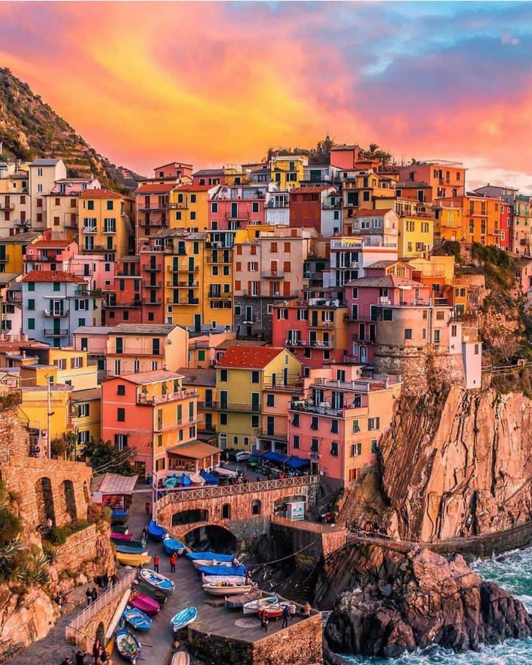 Wonderful Placesさんのインスタグラム写真 - (Wonderful PlacesInstagram)「Manarola - Italy ✨❤️❤️❤️✨ . Picture by ✨✨@cbezerraphotos✨✨ #wonderful_places for a feature ❤️」6月10日 3時28分 - wonderful_places