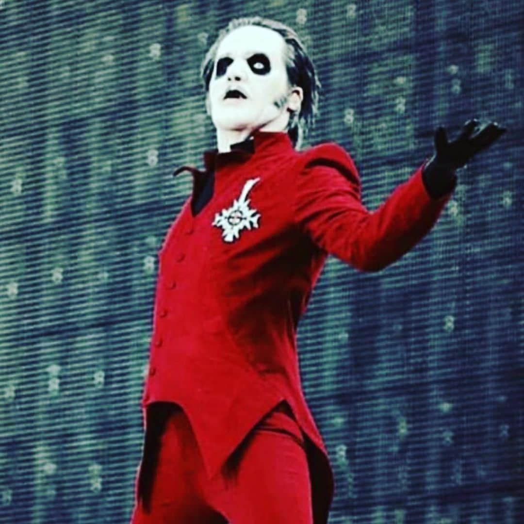 B. Akerlundさんのインスタグラム写真 - (B. AkerlundInstagram)「Someone got a new red suit ........👹🤘🏻 @thebandghost #cardinalcopia #cardic #costumedesign #styledbyb #thebandghost」6月10日 3時32分 - bcompleted