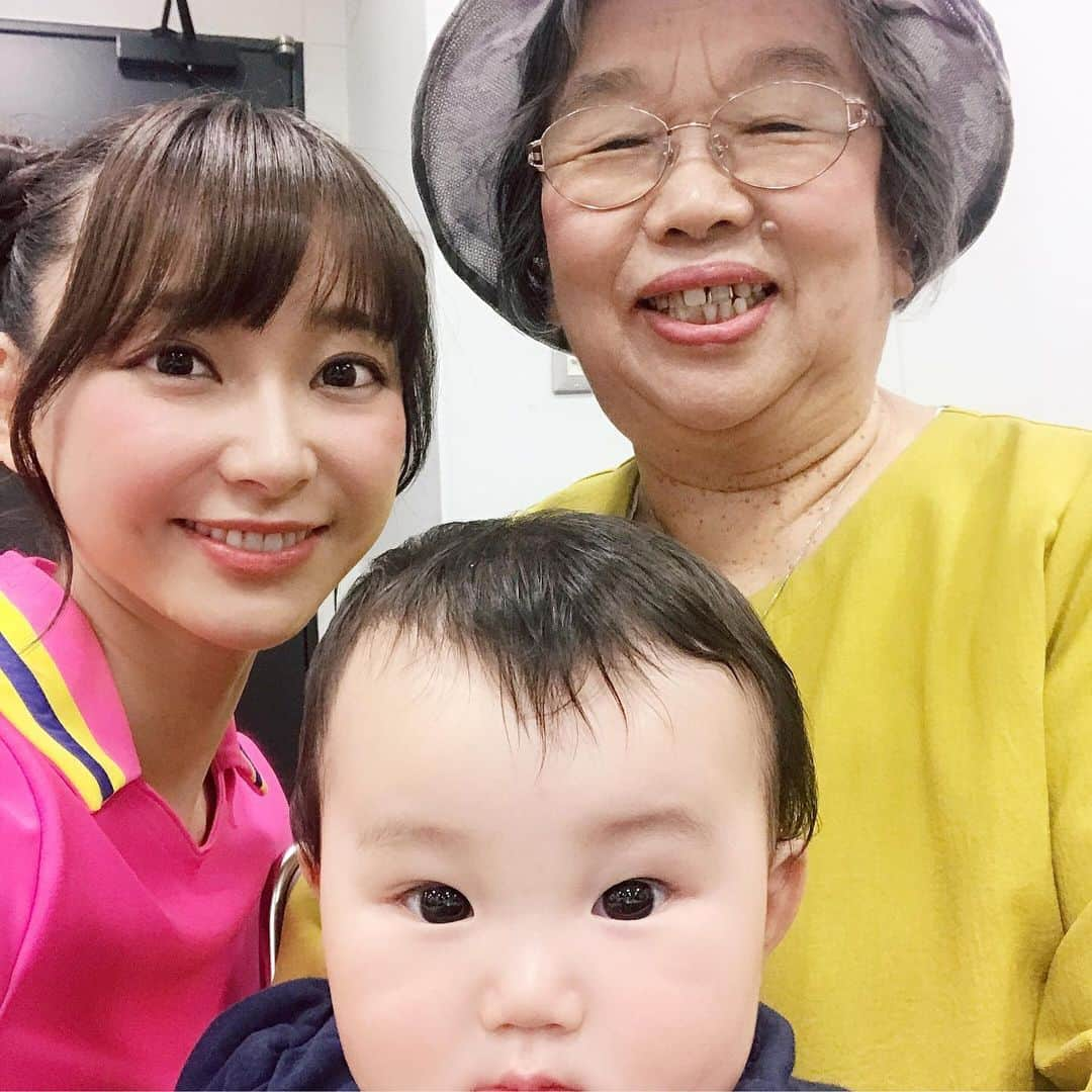 葉月祥子さんのインスタグラム写真 - (葉月祥子Instagram)「さいたまスーパーアリーナをもって、ミキハウス 「GoGoカートくん」の、うたのおねえさん を卒業しました❣🎉️﻿﻿﻿ ﻿﻿﻿ ﻿﻿﻿ 最後のさいたまスーパーアリーナのカートくんステージショーに来てくださった 可愛いおともだち👦👧👶💕お父さま、お母さま、そしてファンの方々❣️本当にありがとうございました❣️﻿﻿﻿ ﻿﻿﻿ 4年もの間、うたのおねえさんとして携われたこと、本当に本当に楽しかったです❣️﻿﻿﻿ ﻿﻿﻿ 毎回のステージで、みんなの笑顔を見るのが私の生き甲斐でした✨大袈裟じゃなくて、そのくらい、かけがえのない瞬間だったんです！﻿﻿﻿ ﻿﻿﻿ 本当に、ありがとうございました✨💕﻿﻿﻿ ﻿﻿﻿ ﻿﻿﻿ 最後のさいたまでは、本当に沢山の皆さんにお見送りして頂きました！ミキハウスさんをはじめ ファンの方々がお花やプレゼントをくださり、家族も来てくれて、会場の方も声をかけてくださって、本当に幸せでした☺️💐💕﻿﻿﻿ ﻿﻿﻿ 感謝の言葉しか出てこないので、本当に、何度も ありがとう と言ってしまうのですが☺️💦﻿﻿﻿ ﻿﻿﻿ 本当に、ありがとうございました❣️😂✨﻿﻿﻿ ﻿﻿﻿ ﻿﻿﻿ これからも変わらず、本業のモデルや演技のお仕事も頑張りながら、自分の大好きな音楽も、密かに突き詰めていこうと思ってます✨♪﻿﻿ ステージに立つ楽しさを、改めて 会場のみんなが教えてくれました👶👦👧💕🌈﻿﻿ ﻿﻿﻿ ﻿﻿ これからも、ミキハウスランド、Go!Go!カートくん のことも応援宜しくお願いします💕﻿﻿﻿ ﻿﻿﻿ ﻿﻿ 私もまた遊びに行きます✨🌈﻿﻿﻿ ﻿﻿﻿ また、別なステージで会いましょう❣️﻿﻿﻿ ﻿﻿﻿ ﻿﻿﻿ 4年間、一緒に うたって踊ってくれたみんな❣️ずっと大好きだよ❣️本当にありがとう❣️またいつか…🌈✨﻿﻿﻿ #ミキハウス #ミキハウスランド #mikihouse #カートくんショー #しょうこおねえさん #みんな大好き #4年間ありがとう❤︎ #葉月祥子」6月10日 3時43分 - shokohazz210