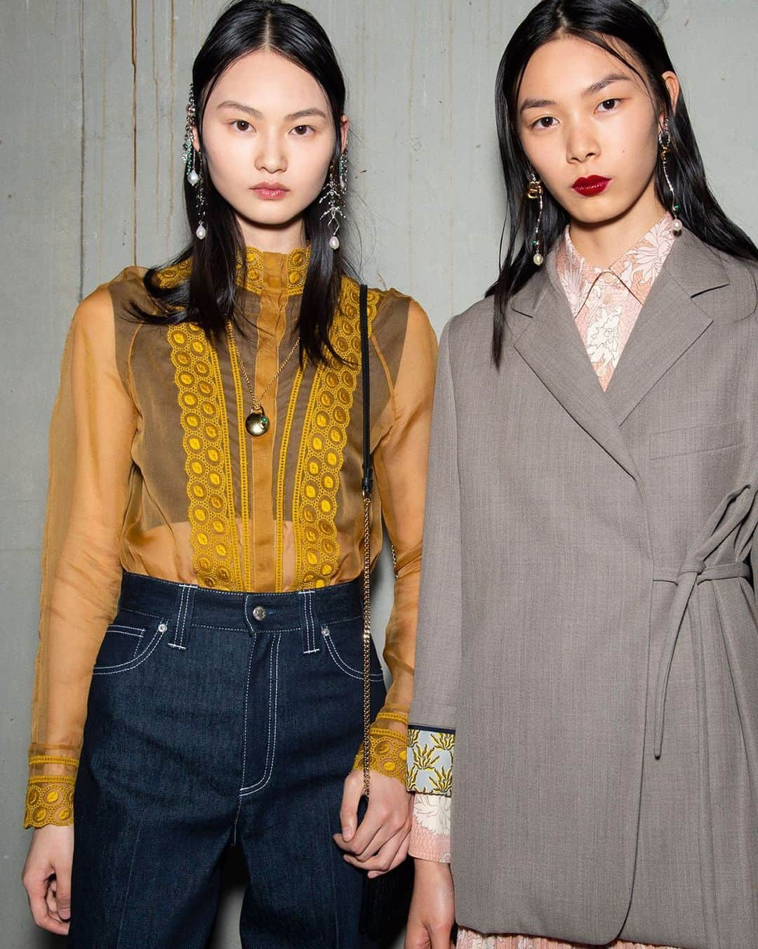 Chloéさんのインスタグラム写真 - (ChloéInstagram)「Held in Shanghai, the #chloeSPRING20 collection played out as looks that balance preciousness and utility  Discover more #chloeSHANGHAI coverage on chloe.com  #chloeGIRLS」6月10日 3時36分 - chloe