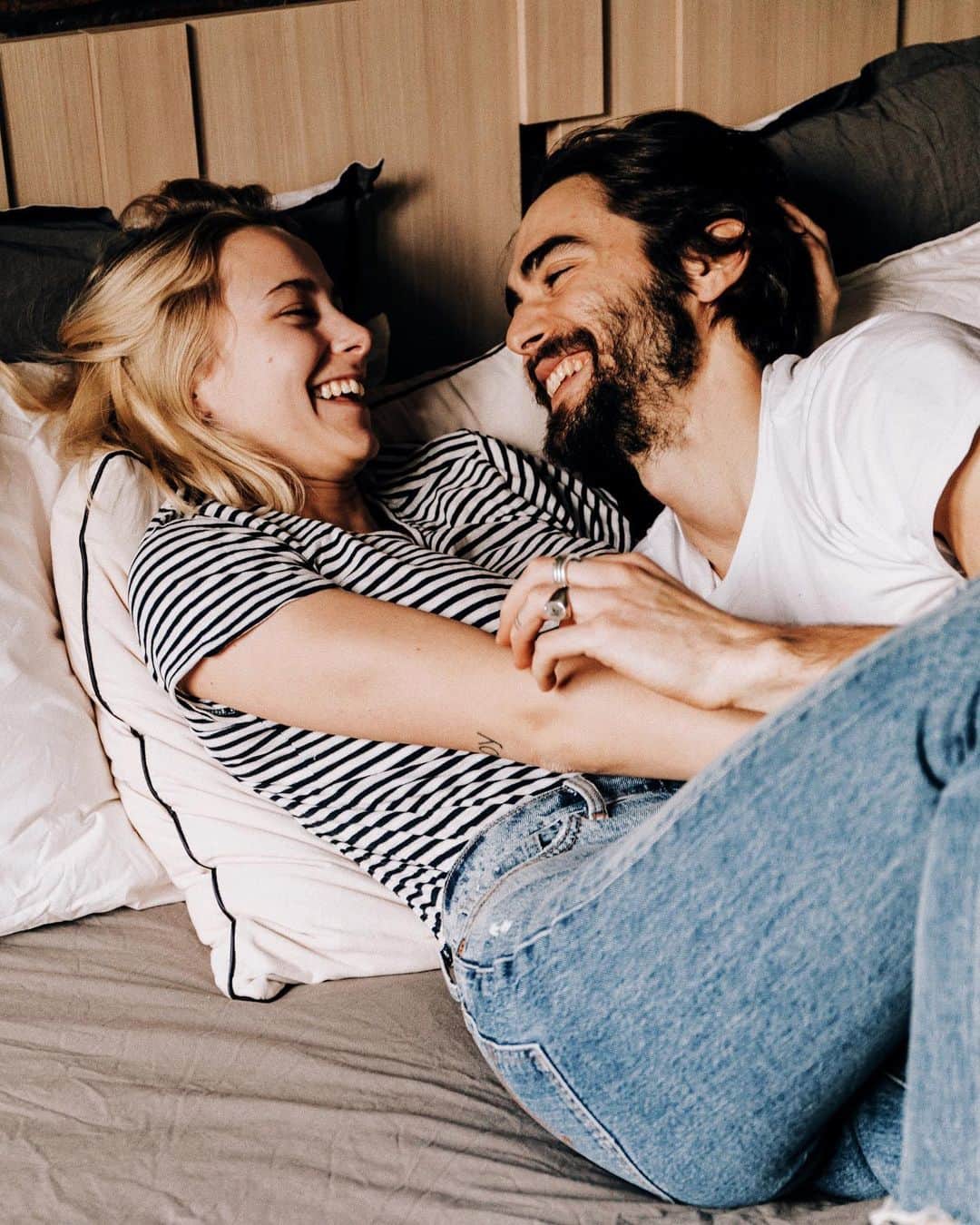 NICOLAS SIMOESのインスタグラム：「Hold me tight and make me laugh... ❣️」