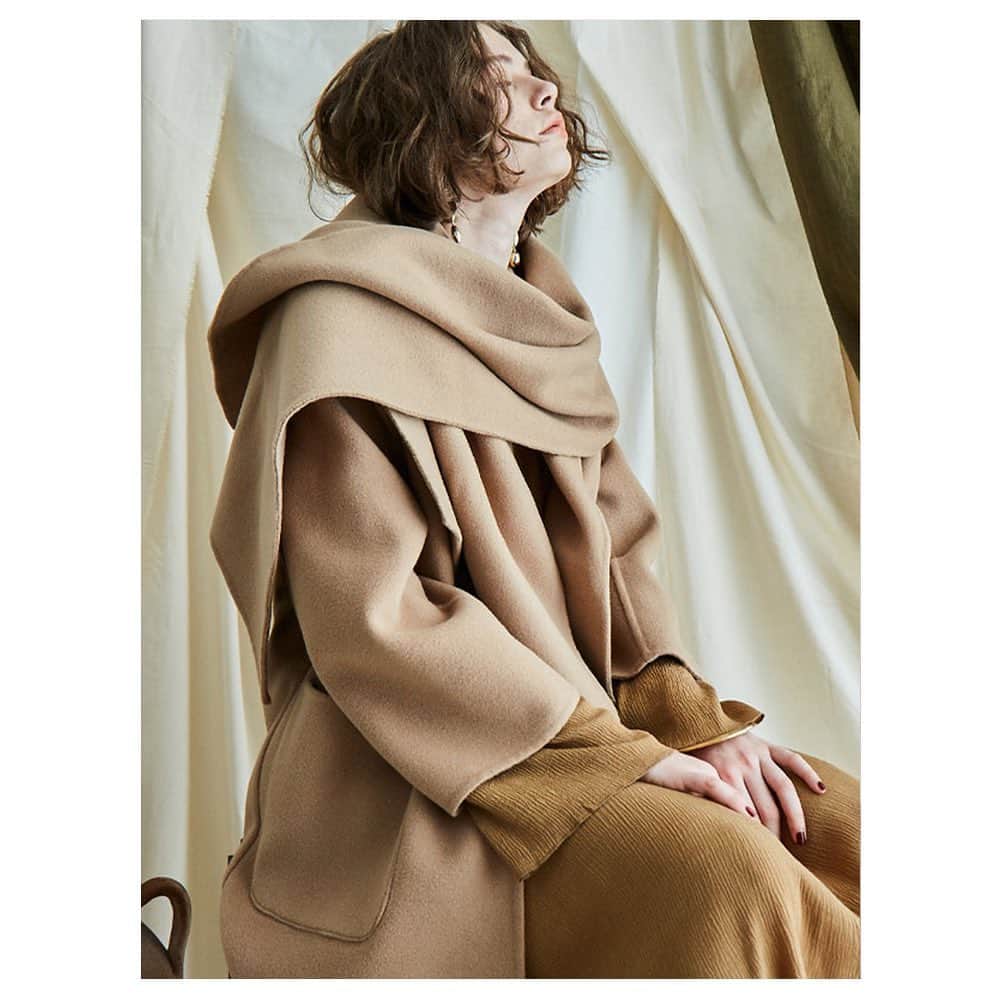 ETRÉ TOKYOさんのインスタグラム写真 - (ETRÉ TOKYOInstagram)「. 2019 AUTUMN WINTER 「THE TAILORED NEUTRAL」 . 2019 AUTUMN / WINTERは、 春夏のベイクカラーに こっくりと深みを増したポイントカラーを加え、 世界観を表現する優れた素材や テクスチャー・ディテールを追求しました。 . タイムレス、ミニマルでありながら 意思のあるデザインを ETRÉ TOKYOが手掛ける ニュートラルなバランスで提案します。 . ＜先行受注会開催店舗・スケジュール＞ . ■ONLINE STORE 6/10(月)12:00 - 6/16(日) 23:59 . ■ルミネ新宿店 6/11(火)-6/16(日) . ■ルクア大阪店 6/21(金)-6/23(日) ※6/21(金)ルクア店では、プレオーダーパーティーを開催いたします。 皆様がお楽しみ頂けるドリンクなどご用意させて頂きます。 . オンラインストアにて対象商品を先行公開しております プロフィールTOPのURLよりご覧ください。 皆様のご来店心よりお待ちしております。 . #etretokyo #etre #etretokyostore #preorder  #autumn #winter #lookbook #2019ETREaw」6月9日 18時45分 - etretokyo