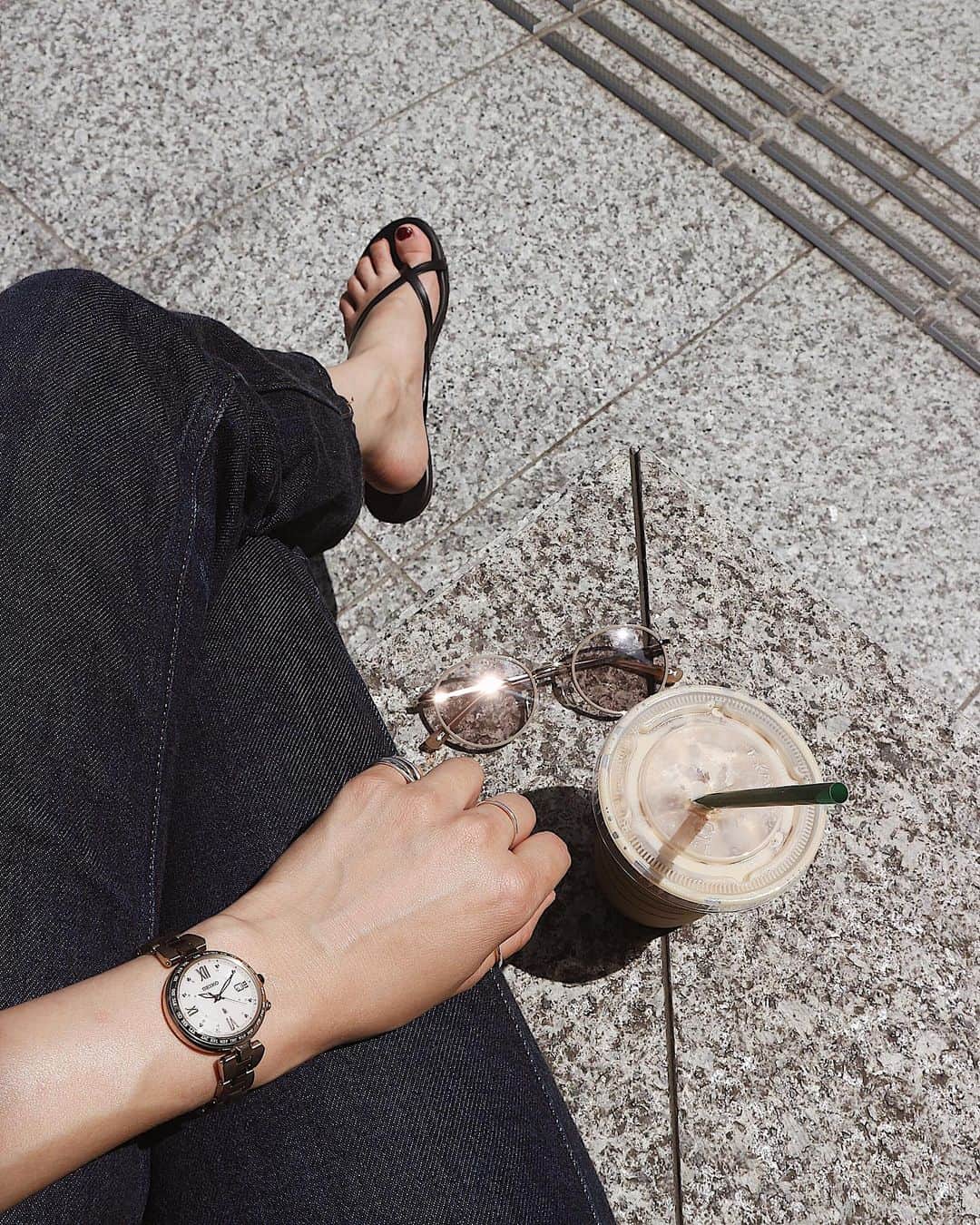 さんのインスタグラム写真 - (Instagram)「・ 久々にPARIYAでランチ🍴 最近はシルバーリングとLUKIAのレディーゴールドの合わせ付けがマイブームです♡ ・ 時計を着けるようになって数ヶ月たちましたが...アクセントになるし、スマホじゃなく腕時計で時間を確認するようになったので仕事にも集中できるようになりました😳✨(特に10気圧防水が本当に嬉しい♡) ・ 腕時計をする生活。アクセサリーとして、もちろん時計としてもだけど、身につけるとオンオフの切り替えが出来る自分のスイッチみたいな感覚🕊 時計が似合う女性になれるように振る舞いたいなー😌🌿 ・ ・ #LUKIA #LadyGold #watch #montre #pr #cafe #pariya #レディゴールド #レディダイヤ #腕時計コーデ」6月9日 18時48分 - natsukoakahani