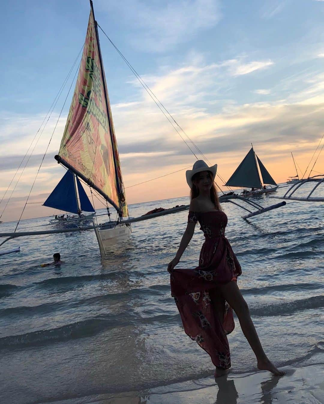 キュリ さんのインスタグラム写真 - (キュリ Instagram)「⛵️도딴배 선셋」6月9日 19時03分 - qtfreet