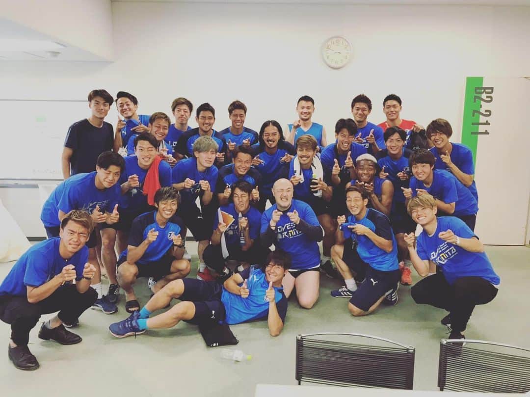 伊佐耕平のインスタグラム：「くまだまさしさん最高やった!! チーム一丸で後半戦も戦うよ!! ニューおらんけど、僕が一人二役ということで!! ありがとうございました〜!!」