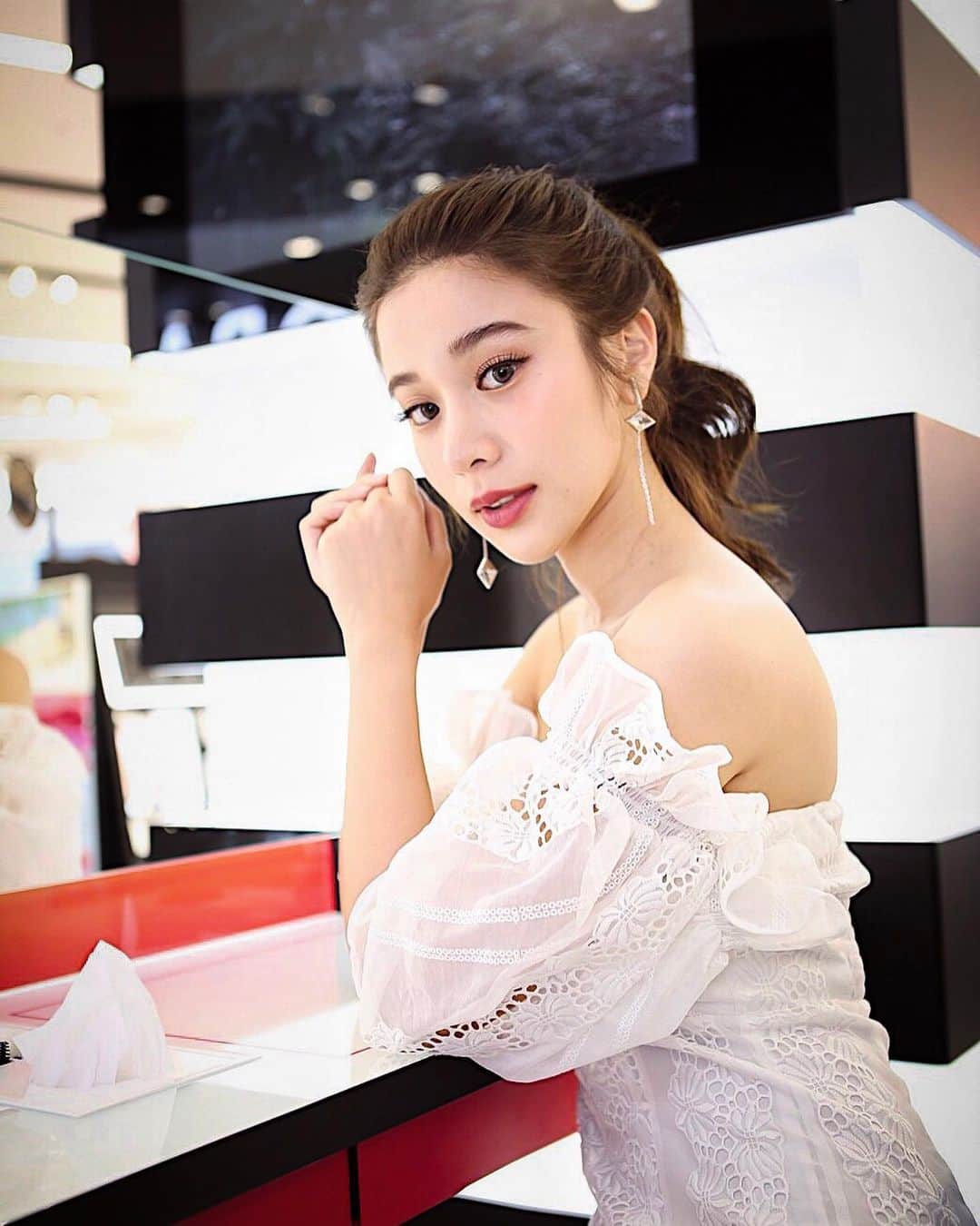 Supassaraさんのインスタグラム写真 - (SupassaraInstagram)「A Story about yesterday! Let’s go shopping at @thaisephora . Mini travel set is portable for you guys 🛍 There’s new branch at Central phuket. Let’s have a look gals!!! 👍🏻😋」6月9日 19時14分 - supassra_sp