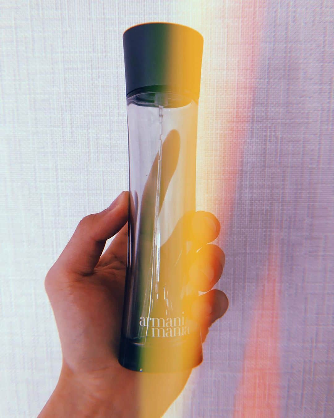 プニエル のインスタグラム：「They discontinued the cologne I’ve been using since high school and I’ve officially used up my last bottle 😭 thank you for making me smell good for the past idk how many years lol #Armani #armanimania  고등 학교때부터 쓰던 향수 이제 단종 됐는데 마지막 스프레이 뿌렸다 😭 지난 몇년동안 냄새 좋게 나게 해줘서 감사합니다」