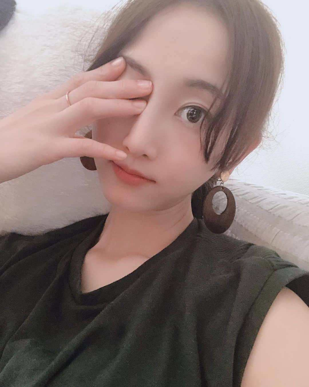 松井玲奈さんのインスタグラム写真 - (松井玲奈Instagram)「前髪伸ばしてるの評判がいいのでとても嬉しいです。 今年の夏は大人化計画で頑張ります。もう28ですってよ。」6月9日 19時18分 - renamatui27