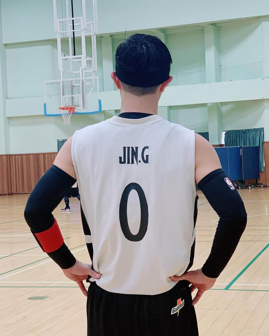 チン・グさんのインスタグラム写真 - (チン・グInstagram)「#Guess who is #back ! #정말 좋아합니다 #농구가 하고 싶어요 #NBA #final #jordan #whynotzero02」6月9日 19時20分 - actor_jingoo