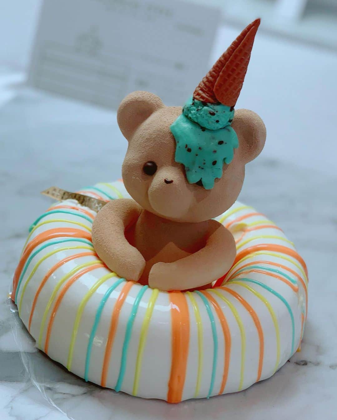 堀みづきさんのインスタグラム写真 - (堀みづきInstagram)「大好きな @louange.tokyo さんのケーキ🧸💕 夏スイーツを楽しんできたよ〜🥺🍰 今まで食べたことない味や食感を味わった…🤭💕 まさに新感覚のスイーツ！✨ #louangetokyo #sweets #chocolatecake  #birthdaycake #ルワンジュ東京 #夏スイーツ #新感覚アイスクリーム #クマさん」6月9日 19時24分 - mizuki_027