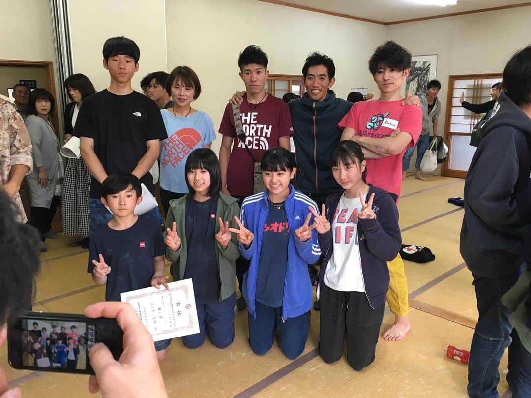 長澤青空のインスタグラム：「仙台カップ2日目ボルダリング🧗‍♀️ 2日目は選手として参加したものの4トライ目でリタイア🙄 全く何してんだか！って感じで3度目の左足首負傷、、、 2日目もスタッフやればよかった… それはまあ良しとして、、、 ユース世代がすごく伸びてきてると感じた仙台カップになりましたなあ🤔 東北全県から参加者が来て、どの県のユースも強い強い💪 上位に食い込むのはユースばかり…頑張らねば成人…  緊張感バチバチのコンペって感じでは無かったからか皆登る時も待ち時間も楽しそうで良い大会だったと思います！  運営の方々、選手の皆様お疲れ様でした！2日間ありがとうございました！！ #climbing #クライミング #ボルダリング #bouldering #sport」