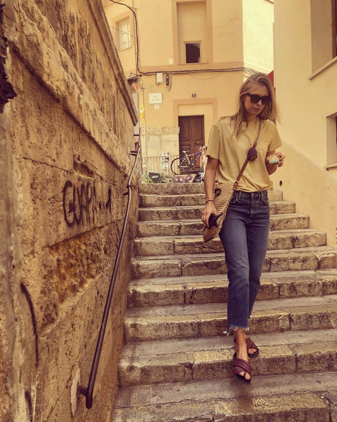 マリア・シャラポワのインスタグラム：「I take my passion fruit sorbet very seriously 💁🏼‍♀️🙃」