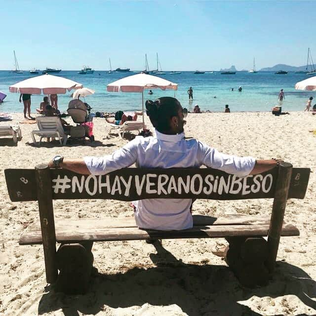 ホセ・マヌエル・フローレス・モレノさんのインスタグラム写真 - (ホセ・マヌエル・フローレス・モレノInstagram)「No hay verano sin beso 💋  #summer #ibiza #topplace #quality #amazing #sun #besobeach #instalike」6月9日 19時43分 - chicoflores