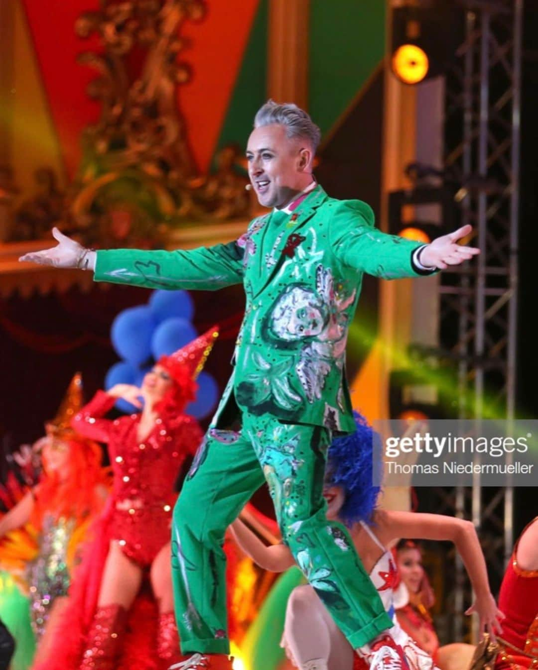 アラン・カミングさんのインスタグラム写真 - (アラン・カミングInstagram)「Some pics from last night at the last ever @lifeball_official  For 26 years this amazing celebration of life and rallying call to destigmatize  HIV/ AIDS has reigned supreme as the largest fundraiser and best party in Europe. Now sadly key sponsors have withdrawn their support making it impossible to continue. I think it’s a sad and sobering omen that nowadays, because of great but selective medical advances, for many people (mostly affluent and white) HIV/AIDS isn’t such a problem or deemed as important an issue as it once was. Consequently sponsors don’t see an event like this as an attractive or lucrative way to spend their money. Of course HIV/AIDS still rages in many parts of the world we affluent white people rarely see, and so an event like the Life Ball ending is even more damaging to those countries. Basically what I’m saying is, yet again, poor people, and poor people of colour, are being marginalized and discarded. So, here’s what I think we should do: find out companies’ and corporations’ philanthropic policies and shop accordingly. We need to tell businesses that we want compassion as well as service reflected in our spending.  On the red carpet I’m wearing @paisleyandgray and onstage I’m wearing @scooterlaforge. With both outfits I’m wearing @zouriveganshoes」6月9日 19時37分 - alancummingreally