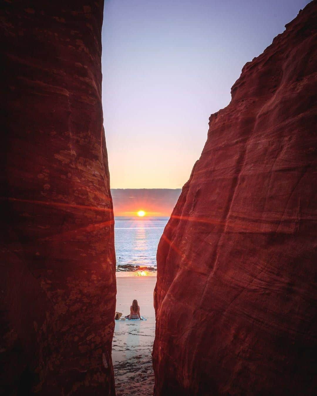 Australiaさんのインスタグラム写真 - (AustraliaInstagram)「We thought you’d like a teeny sneak peek of this spectacular @westernaustralia #sunset 👀@travellingonthompsontime “watched the sun go down through this little corridor in the base of the red cliffs of #CapeLeveque” - and what a divine way to end their trip on the #DampierPeninsula! This remote spot in @australiasnorthwest is part of @thekimberleyaustralia, and the Indigenous owners of the land operate the amazing @kooljaman wilderness camp here. Go off-the-grid and experience this unique part of #Australia that’s rich in Aboriginal history for yourself, we promise it’ll be life-changing.  ##seeaustralia #justanotherdayinwa #australiasnorthwest #thekimberley  #travel」6月9日 20時00分 - australia