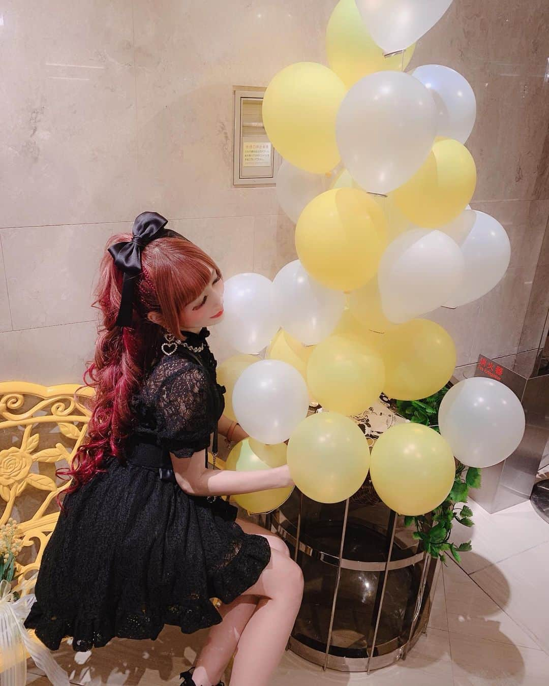 桜咲姫奈さんのインスタグラム写真 - (桜咲姫奈Instagram)「風船たくさん貸してもらった♥️♥️ #ヒルトン東京 #スイーツビュッフェ #happyハニーホリック 🍯🐝⋆︎*ﾟ∗🐝」6月9日 19時58分 - himena_ousaki