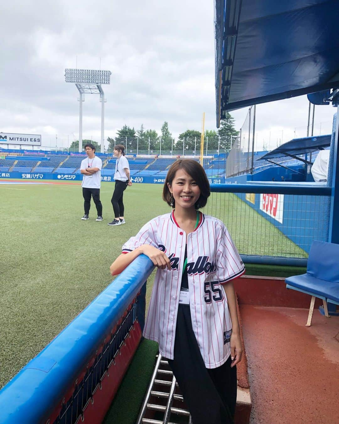 坂元美香さんのインスタグラム写真 - (坂元美香Instagram)「すわほー*\(^o^)/* . ついに坂元ベンチ入り！というのは嘘で、今日はレディースdayの試合前練習見学会が当選して、練習から施設を全部見学させてもらいました！すっごく楽しかったー！ . 村上くんのHR、そしてルーキー中山くん発出場初ヒット嬉しいねぇ😆 . 2019観戦29戦目→#坂元野球観戦記録 #すわほー #ヤクルトスワローズ #東京ヤクルトスワローズ #ヤクルト戦 #オリックス戦 #オリックス #オリックスバッファローズ #神宮球場 #fashion #野球コーデ #ヤクルト女子 #スワ女 #つばめ女子 #野球女子 #プロ野球 #カジュアル #スポーツ観戦コーデ #つば九郎の空中くるりんぱ #野球は楽しいね」6月9日 20時02分 - mika_saka