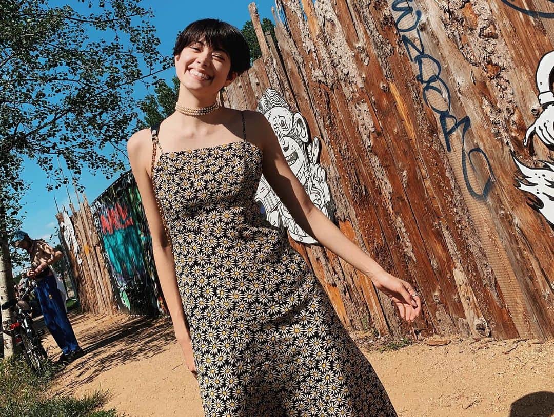 のインスタグラム：「🌈❤️✌️」