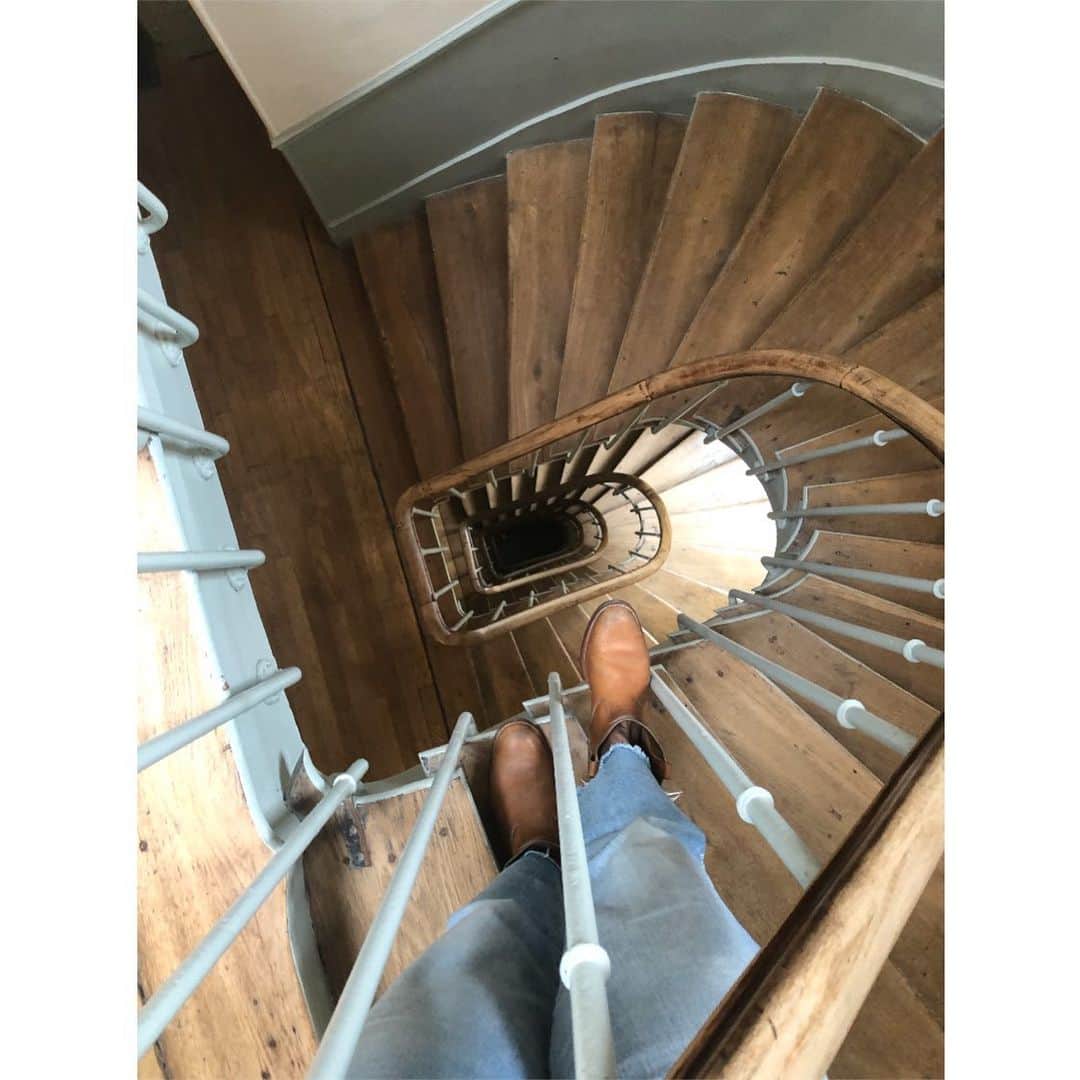 ラボッテガーディアンさんのインスタグラム写真 - (ラボッテガーディアンInstagram)「Sunday mood #labottegardiane #boots #thoseboots #stairs #staircase #paris #parisienne」6月9日 20時19分 - labottegardiane