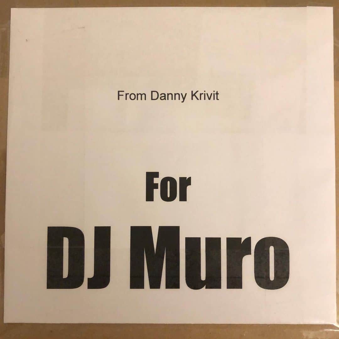 MUROさんのインスタグラム写真 - (MUROInstagram)「昨夜CAMP BOOKでお付き合い頂いた皆様に、心より感謝感謝‼︎ 今年も楽しい時間をありがとうございマスター♪ DJ終了後NORIさんからは、MARIO BIONDIのドーナツ盤🍩を、DANNYさんから、NERVOUSの新作のドーナツ盤を頂き、嬉し過ぎる週末でした🎶 @thecampbookfes  @captain_vinyl  @norihisamaekawa  @dannykrivit  #20190608 #20190609  #campbook2019」6月9日 20時24分 - dj_muro