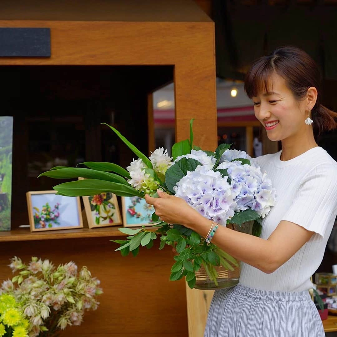 前田有紀さんのインスタグラム写真 - (前田有紀Instagram)「この週末はJAMES&CO.さんでの移動花屋の出店に本当にたくさんのお客様にお越しいただき、どうもありがとうございました！ 私は全部の時間にいられたわけではありませんが、二日とも店頭で色々なお客様とお話しできたこと、本当に楽しかったです。 去年の秋に知ってくださって来てくれた方々もたくさんいて、久しぶりにお会いするお客様もたくさんいて、私たちguiにとってとても嬉しい出店となりました。 . またお会いできることを楽しみにしています！ . また今日お問い合わせ下さったお客様へ。お返事をさせていただきましたが、エラーでメッセージをお送りすることができませんでした。ぜひ私からお話ししたいので、もしこの投稿をご覧になりましたら、コメントかguiのコンタクトまでご連絡いただけますと幸いです。どうぞよろしくお願いいたします。 . #花のある暮らし #アジサイ #guiflower #jamesandco  #鎌倉さんぽ #flowerstagram #鎌倉」6月9日 20時29分 - yukimaeda0117