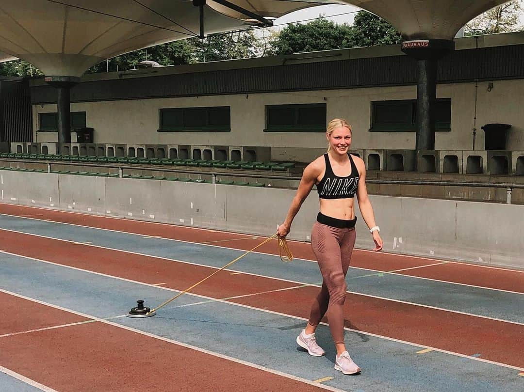 リーザ・マイヤーさんのインスタグラム写真 - (リーザ・マイヤーInstagram)「Finished an intensive training week 🏃🏼‍♀️ Schönes Pfingstwochenende! 🌞  #trackandfield #training #sprintteamwetzlar #nike #wahreliebe #trusttheprocess #rüdisgirls 📸@ricarda_lobe100h」6月9日 20時43分 - lisamxyzr