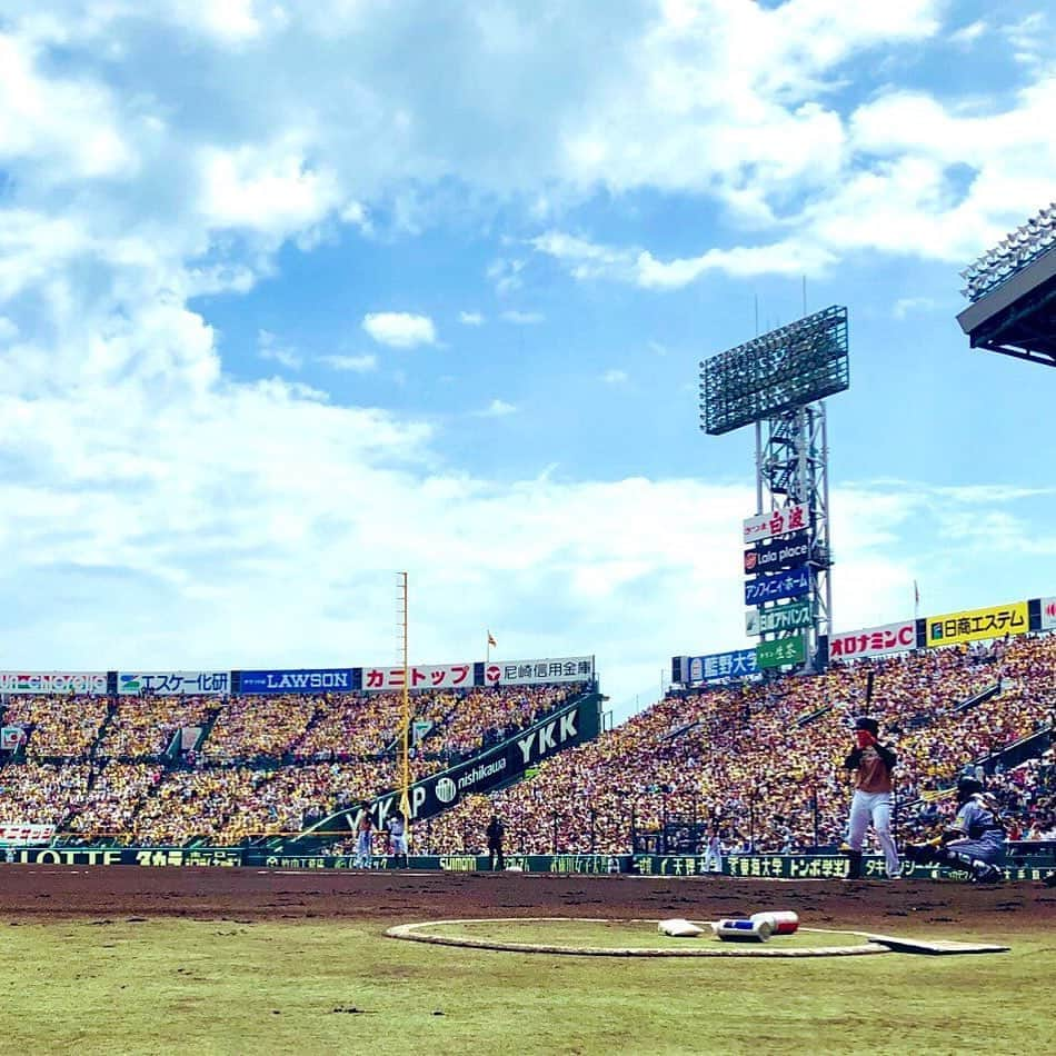 北海道日本ハムファイターズさんのインスタグラム写真 - (北海道日本ハムファイターズInstagram)「甲子園、またくるぜ🏟 #lovefighters #飛び出せ新時代 #甲子園 #素晴らしい球場 #みんなの想いが詰まった球場 #ありがとう #阪神タイガース #ファンの皆さん」6月9日 20時44分 - fighters_official