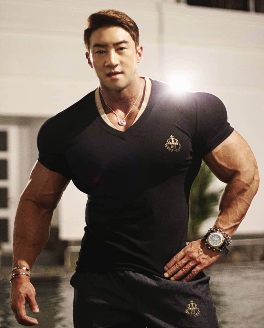 CHUL SOONさんのインスタグラム写真 - (CHUL SOONInstagram)「Clothed chuls . . . Huge training Program available at chulsoon.com  Follow the Facebook page to see work outs.  Facebook.com/chulsoonofficial @chul_soon @chulsoon_official (한국계정)  ______________________________ #Musclemania Pro #teamchuls makeup #traps #bodybuilding #posing #fitness #chulsoon #korean #fitnessmodel  #aesthetic #aesthetics #wbff #ifbb #chulsoon2020 #motivation  #fitfam  #다이어트 #식단」6月9日 20時38分 - chul_soon