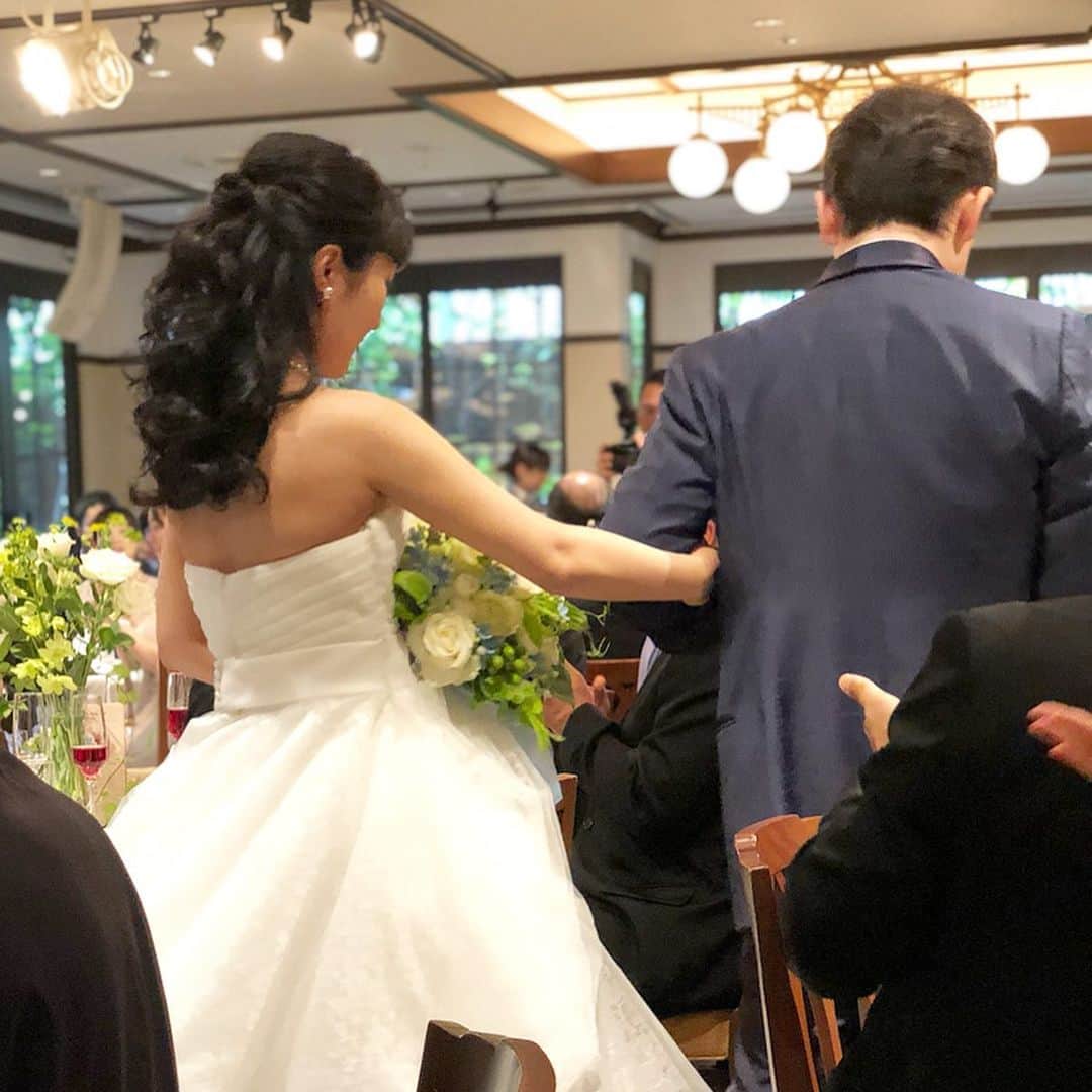 小野恵美さんのインスタグラム写真 - (小野恵美Instagram)「今日は兄の結婚式でした。 厳かな神前式⛩ 挙式中はお天気がもってくれました☺️ 境内のツツジも綺麗💕 ・ 幸せそうな兄とお嫁さん、両家親族、ゲストの皆様の笑顔いっぱいの1日になりました✨家族が増えるって嬉しいですね🕊 お兄ちゃん、おめでとう🎉👰🤵 末永くお幸せに💍💕 #結婚式 #神前式 #神社式 #wedding #happy #happywedding #おめでとう #家族 #ジューンブライド」6月9日 20時52分 - onoemi_official