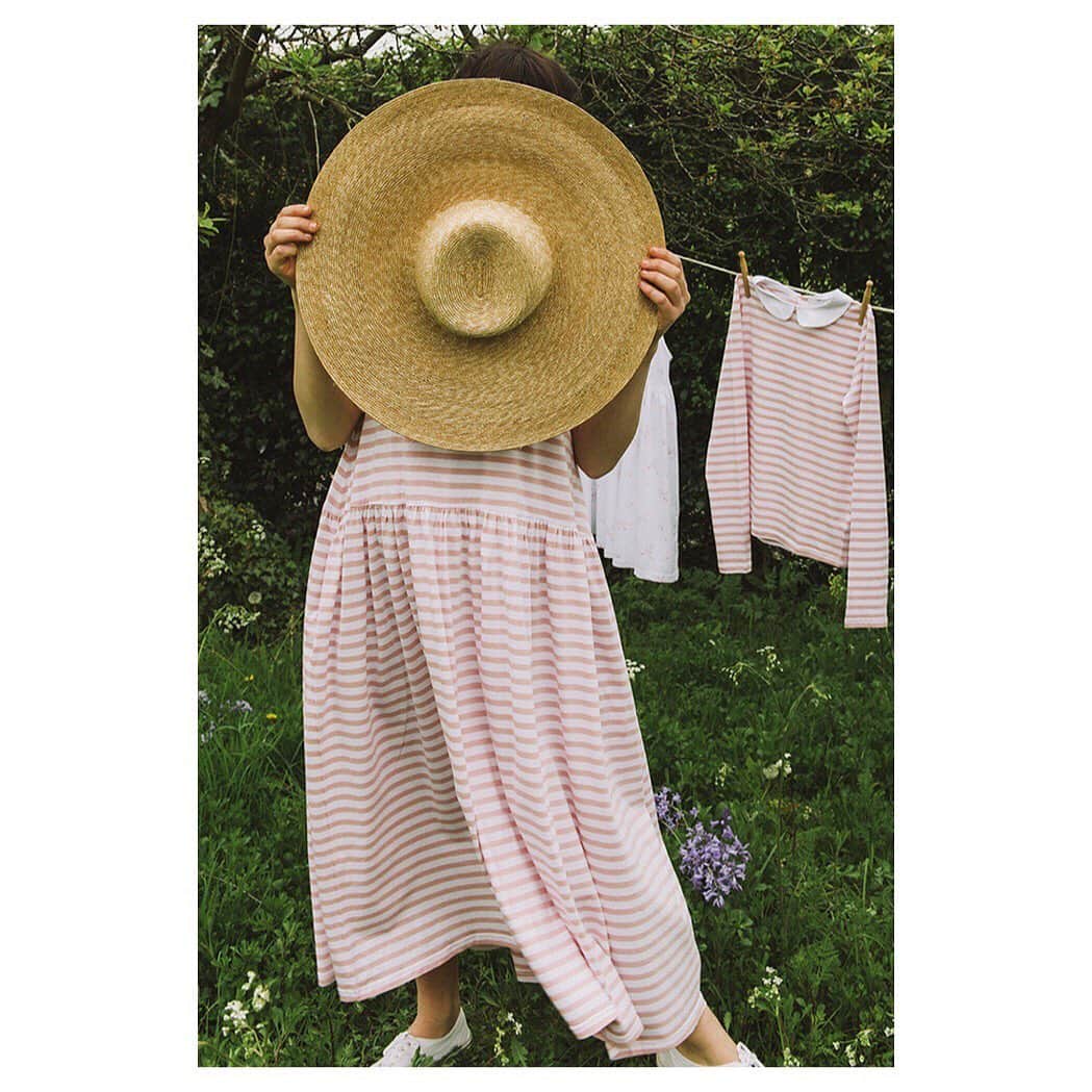 キャベジズ&ローゼズのインスタグラム：「Hat Trick 💖 The Long Ella Dress is a most clever frock. She is the perfect piece to take on vacation as she packs small and can be used as a cover-up on the beach. She can also be styled with a darling cardigan or a t-shirt for jaunts to the city. She is available in pink, blue and Rosabelle by @officialshabbychic 👉Swipe to see more👈 #summerstyles #summerdresses #coverupswimwear #organiccottonclothing #organicjersey #beachcoverup #responsiblefashion #sustainableclothing #cabbagesandroses #cabbagesandrosesfashion @christina_strutt @cabbagesandroses_shop 👆Link In Bio👆」