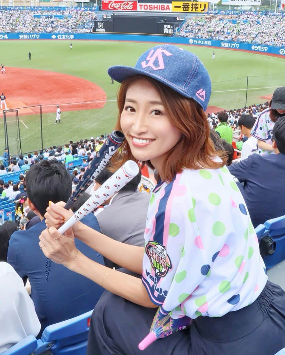 三井菜那さんのインスタグラム写真 - (三井菜那Instagram)「今日は、 "スワローズレディースDAY2019" に行ってきたよ⚾️📣 ㅤㅤㅤㅤㅤㅤㅤㅤㅤㅤㅤㅤㅤ フォトスポットやキッチンカー、 ヨガイベントもあったりして、 すごく盛り上がっていました🤭 ㅤㅤㅤㅤㅤㅤㅤㅤㅤㅤㅤㅤㅤ  ちなみにわたしが着用しているユニフォームも スワローズレディースDAY限定のもの🐣 パステルカラーでめちゃくちゃかわいかった〜👚💕！ ㅤㅤㅤㅤㅤㅤㅤㅤㅤㅤㅤㅤㅤ 野球観戦も楽しかったし、 良い休日でした🙏 帽子が似合わな過ぎるのは笑ってください🤣 ㅤㅤㅤㅤㅤㅤㅤㅤㅤㅤㅤㅤㅤ  ㅤㅤㅤㅤㅤㅤㅤㅤㅤㅤㅤㅤㅤ #スワローズレディースDAY2019 #応燕宣言#つばめ女子#野球#野球観戦」6月9日 21時10分 - nana.0312