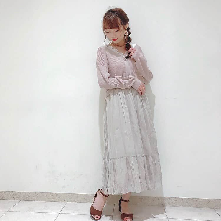 MAJEgirl?officialさんのインスタグラム写真 - (MAJEgirl?officialInstagram)「. . ( @majegirl__maiko ) #154cmコーデ . . #1095022425 #キラキラリブvカーディガン  #1095041428 #裾キリカエワッシャースカート . 新作を使ったピンクコーデ💕 ワッシャースカートでトレンド感のあるコーデに🙆‍♀️ . . . #majesticlegon #majegirl #マジェスティックレゴン #マジェガール #マジェ #ピンクコーデ #トレンド #ワッシャー #ワッシャースカート  #dailylook #instafashion #ootd #kawaii」6月9日 21時18分 - majesticlegon_pressroom