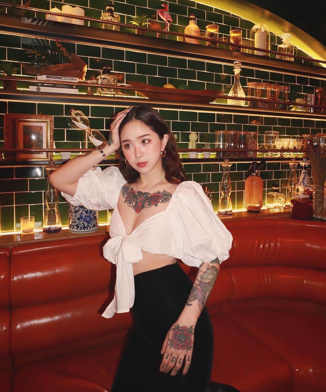 Abby Chenのインスタグラム：「偷偷預告一下 @ysip.ysip 即將上架的新品超美 你們快去追蹤起來 不要錯過🌹 Season 4」