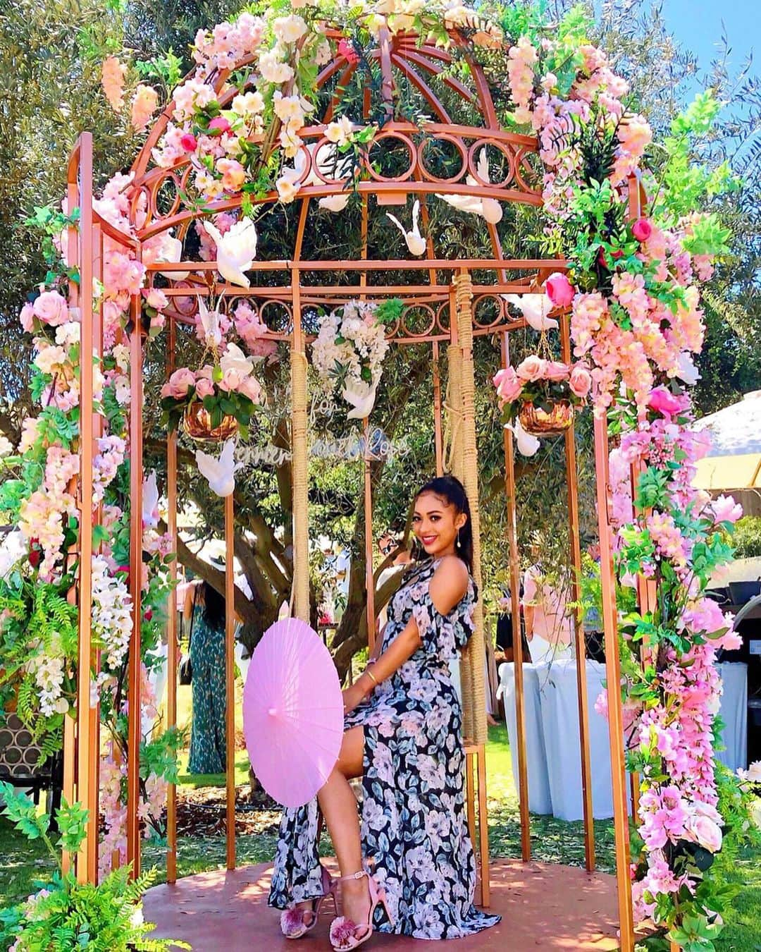 ユリサさんのインスタグラム写真 - (ユリサInstagram)「Yes! Today was a National rosé day🍷✧﻿ I thought it was a rose day🌹 till I get to the party. lol  @roseday_la @corkcicle Thank you💗💗 #Rose #Rosé」6月9日 21時17分 - yurisa