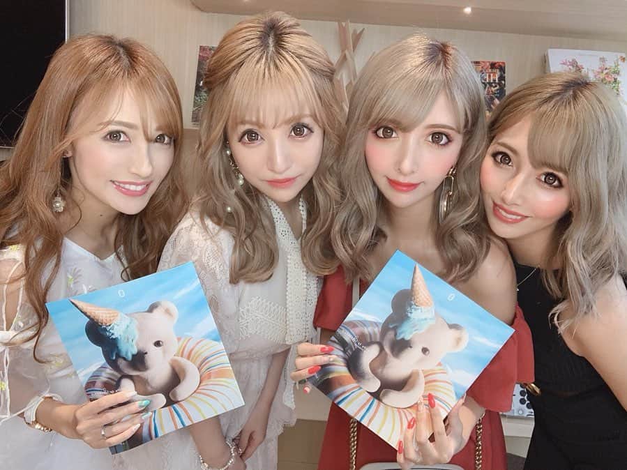 のインスタグラム：「今日はLOUANGE TOKYO @louange.tokyo の、サマーコレクションに行って来たよ🤤💕 可愛くて美味しい夏スイーツがいっぱいで幸せ気分になりましたん🤤✨ やっぱり可愛いモノは見てるだけで幸せになる…☺️💕 #夏スイーツ #新感覚アイスクリーム」