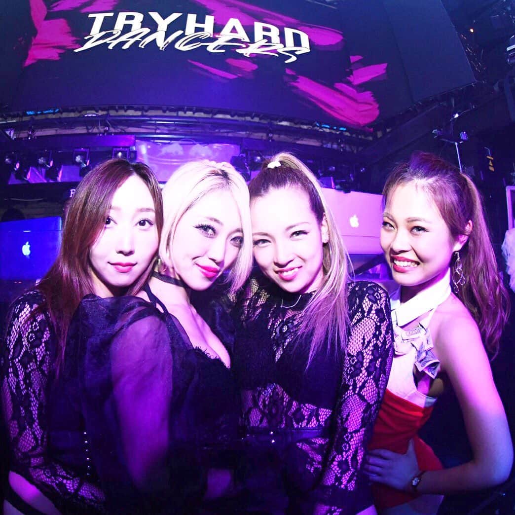 のインスタグラム：「𓇬𓇬𓇬 . 🙂😌😁😆 身長ほぼ同じ . 𓇬𓇬𓇬  #tryharddancers#cheval#chevalosaka#osaka#TryHardJapan‬#osaka2nite#thd#thdnight#thdナイト#トライハードダンサーズ#シュバル大阪#シュバル#中丸千愛」