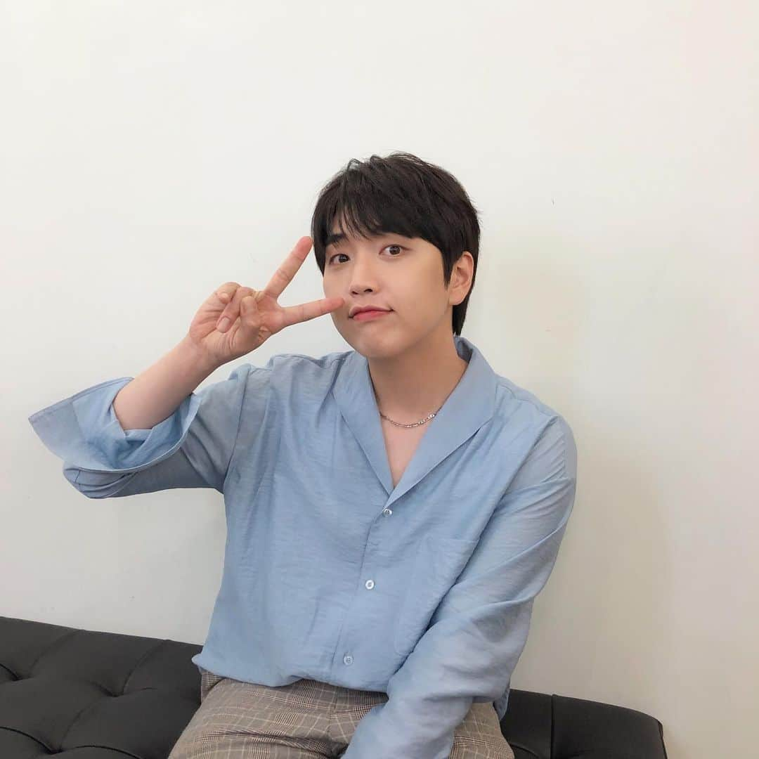 B1A4さんのインスタグラム写真 - (B1A4Instagram)「190609 인기가요 📸 ⠀⠀⠀ 산들과 함께 하는 매일이 #날씨좋은날 ☀️ ⠀⠀⠀ #B1A4 #산들 #SANDEUL ⠀⠀⠀」6月9日 21時23分 - b1a4ganatanatda