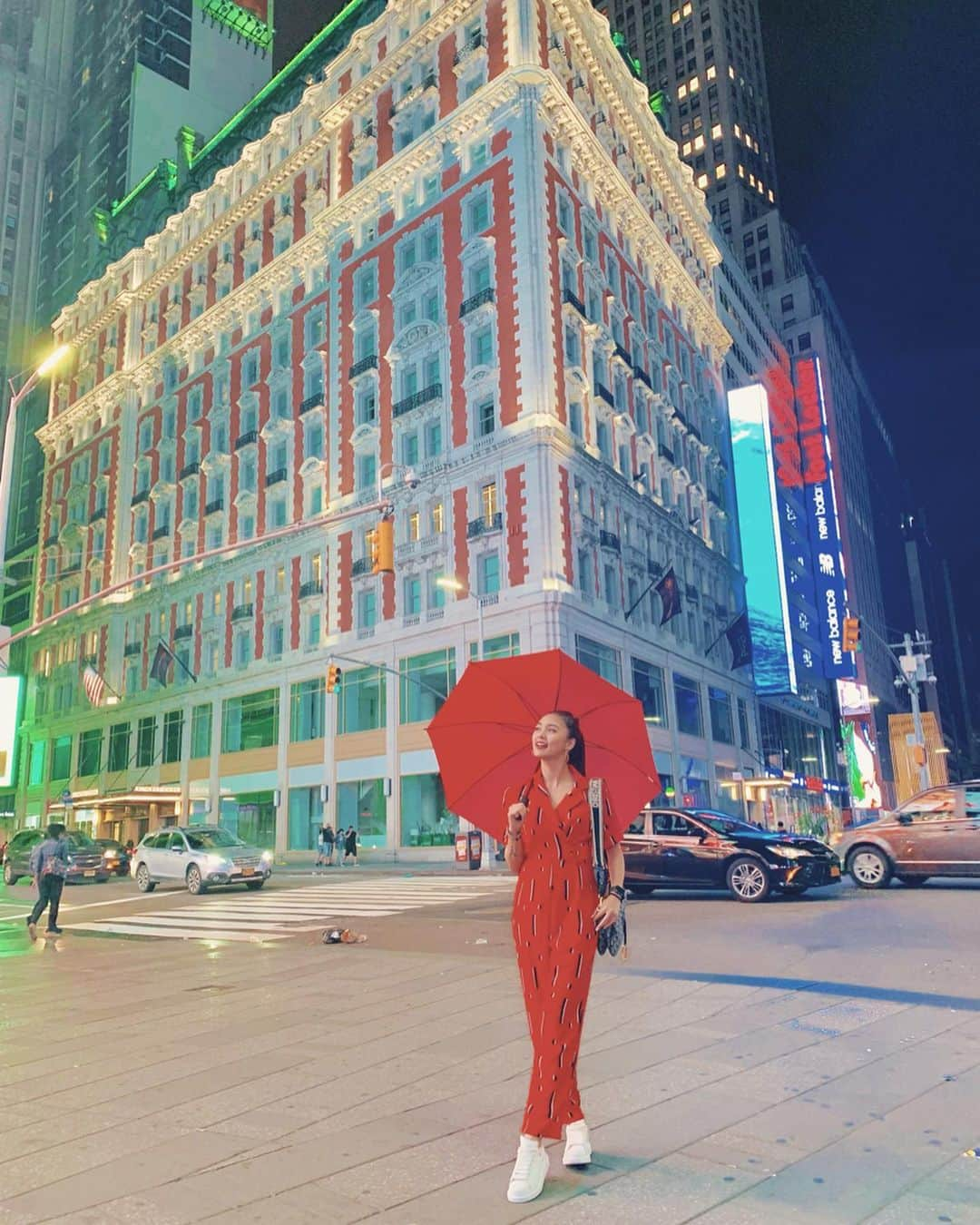 Kim Chiuさんのインスタグラム写真 - (Kim ChiuInstagram)「“In every job that must be done. There is an element of fun. Anything can happen if you let it.” -Mary Poppins❤️. . . . #Chiurista #ootdksyc #nyc」6月9日 21時25分 - chinitaprincess