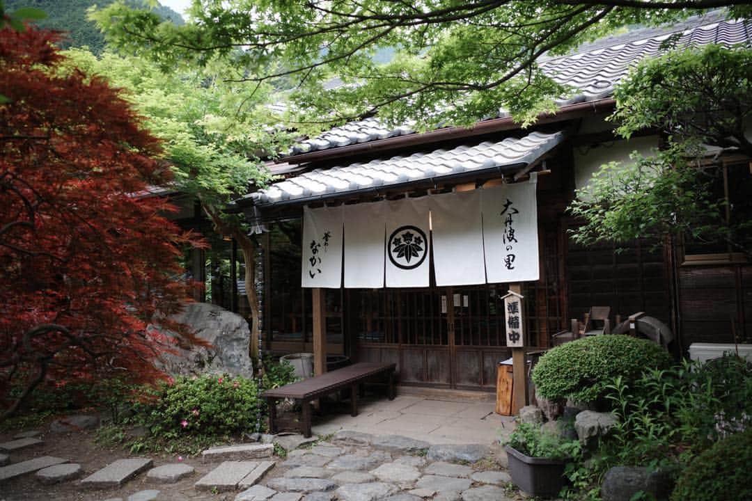 佐藤東弥のインスタグラム：「久しぶりに大好きな、奥多摩の釜めし屋さんで 美味しかった #GR3」