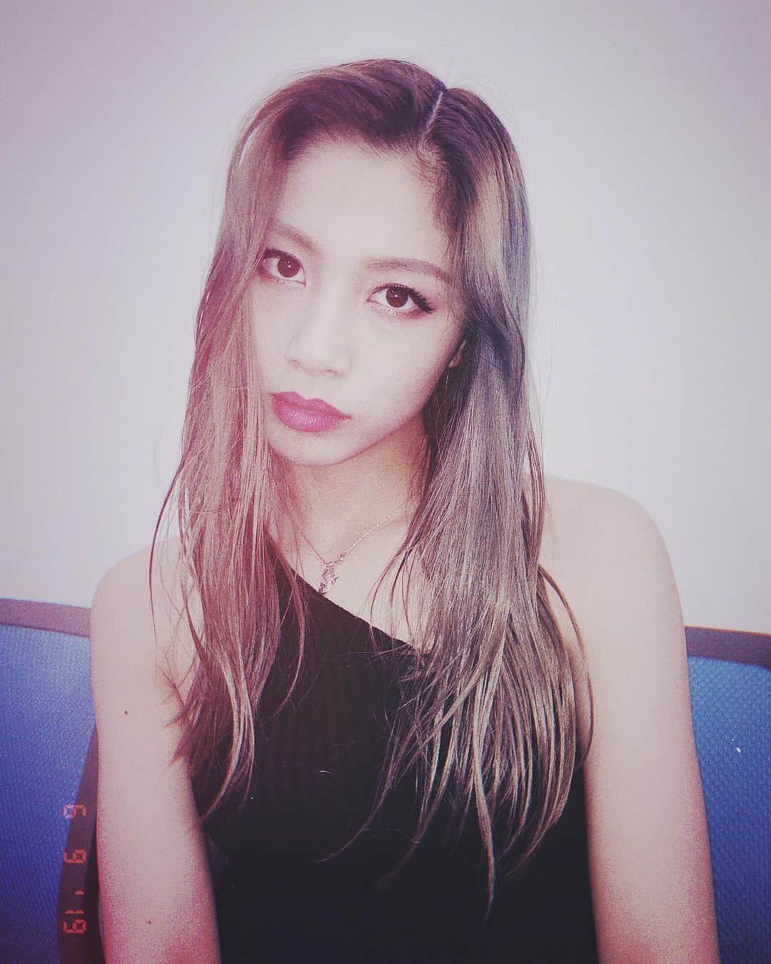 honoka のインスタグラム：「今日は雨の中ありがとうございました。 初披露の曲多くて緊張した。 感想ください❤️」