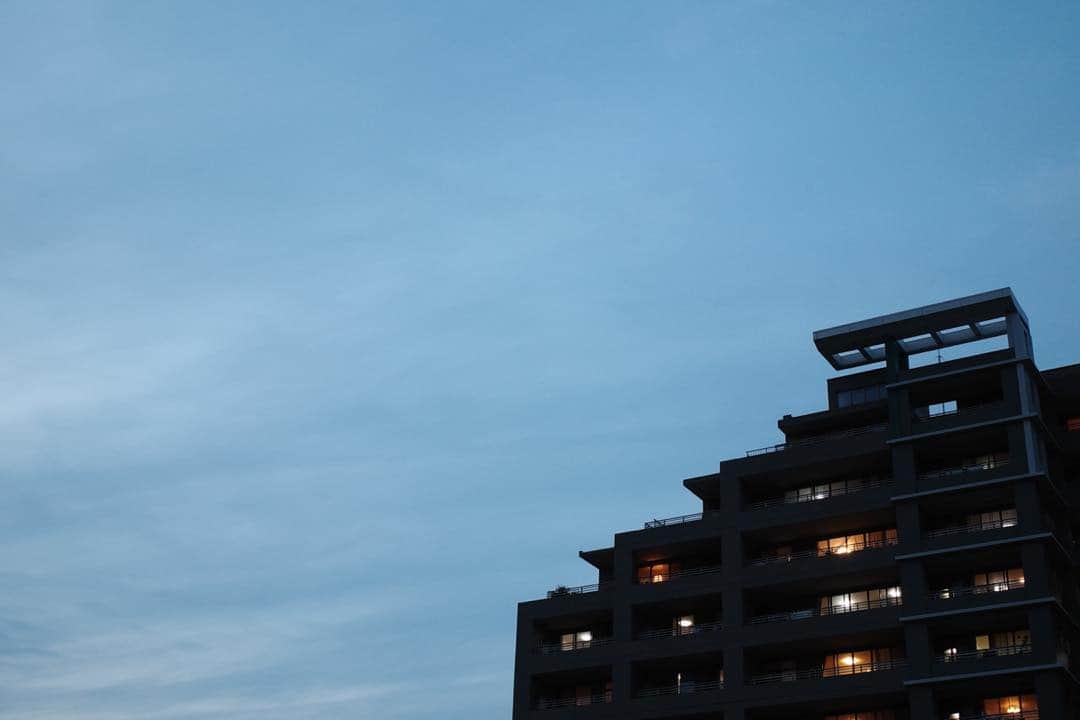 佐藤東弥のインスタグラム：「夕暮れ 買い物帰りに あ、千秋楽見逃した #GR3」