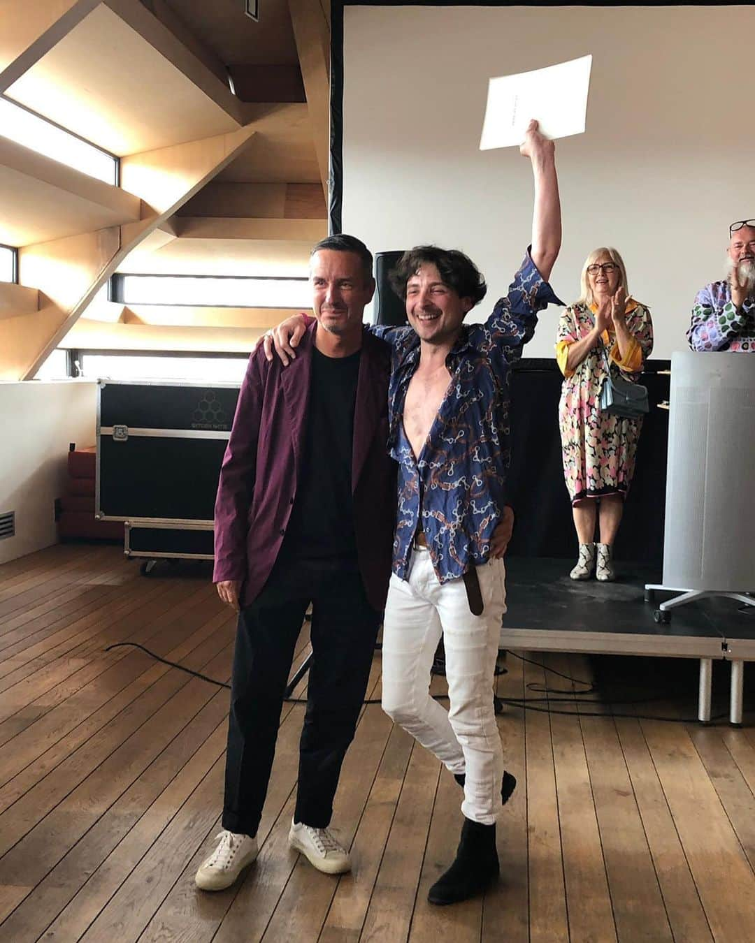 ドリス・ヴァン・ノッテンさんのインスタグラム写真 - (ドリス・ヴァン・ノッテンInstagram)「Today Dries awarded the ‘Christine Matthys price ‘ to master class student Maximilian Rittler @rittlermaximilian . Every year Dries awards this price in honour of the late Christine Matthys, co-founder of his brand, to the most passionate collection of one of the students from the Royal Academy of Fine Arts Fashion Departement Congratulations to Maximilian #royalacademyantwerp #masterclass #antwerpfashion #show2019 #antwerpfashionmasters #maximilianrittler」6月9日 21時45分 - driesvannoten