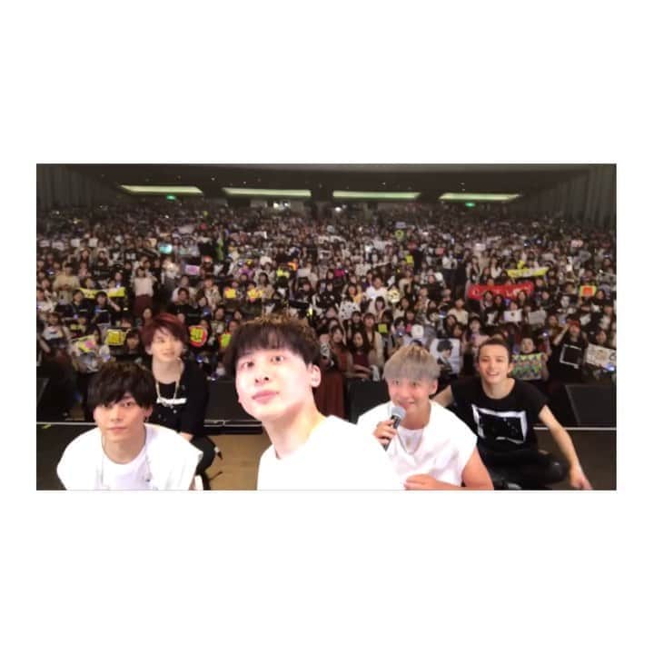 岩岡徹のインスタグラム：「新潟公演初日‼︎ ありがとうございました🌾✌️ #da_ice #besttour #tourstart #新潟」